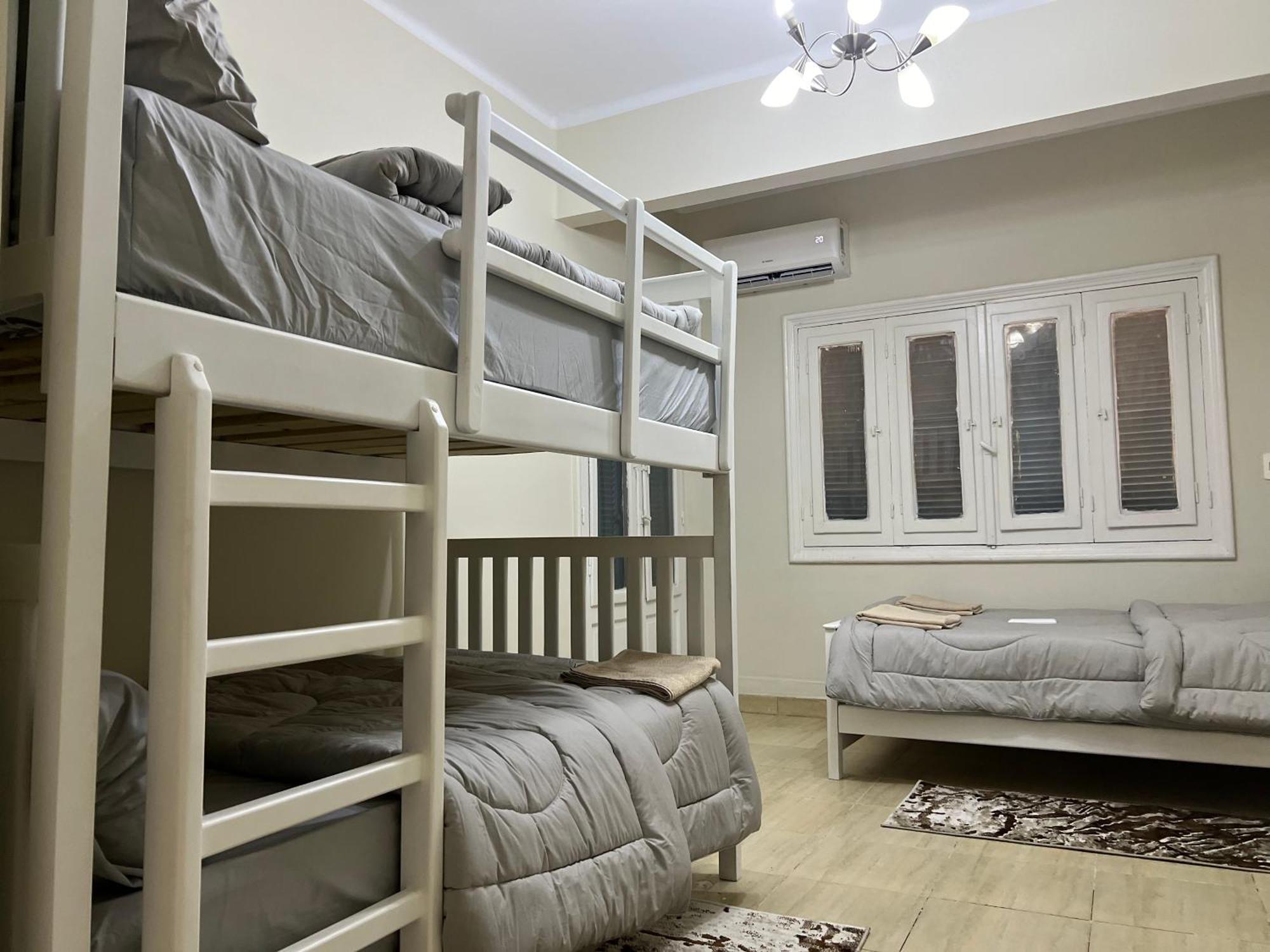 Appartamento 2 Bedroom Minutes Away From Nile Il Cairo