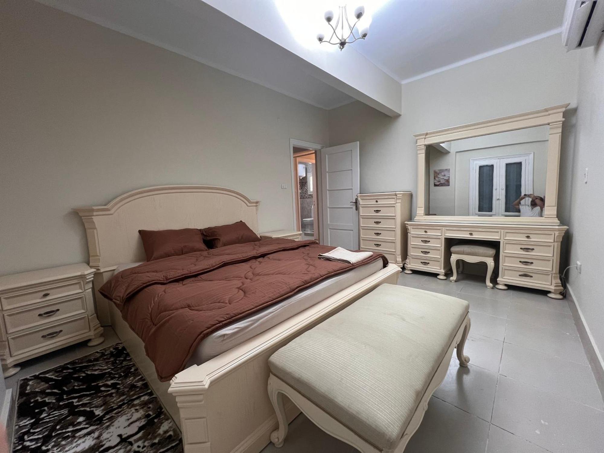 Apartment 2 Bedroom Minutes Away From Nile Kairo